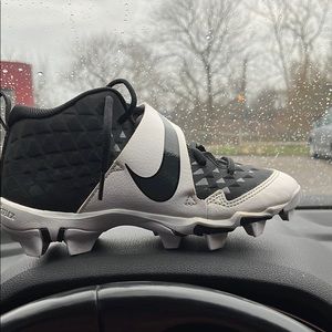 Boy’s baseball spikes